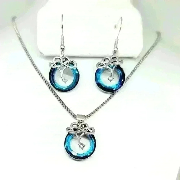 NWOT Beautiful Silver and Blue Necklace and Earrings Set w/Gift Box - Picture 1 of 6